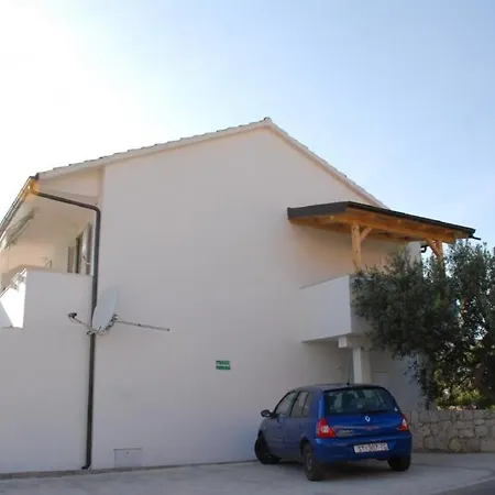 In With Terrace, Air Conditioning, Wi-fi, Dishwasher *
